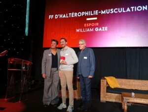 William recevant son trophée