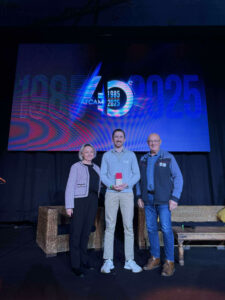 William entourée de Marie-Héléne Bonnament (Arbitre Inter A / Trophée Elite) et Bernard Houet (président CNA)